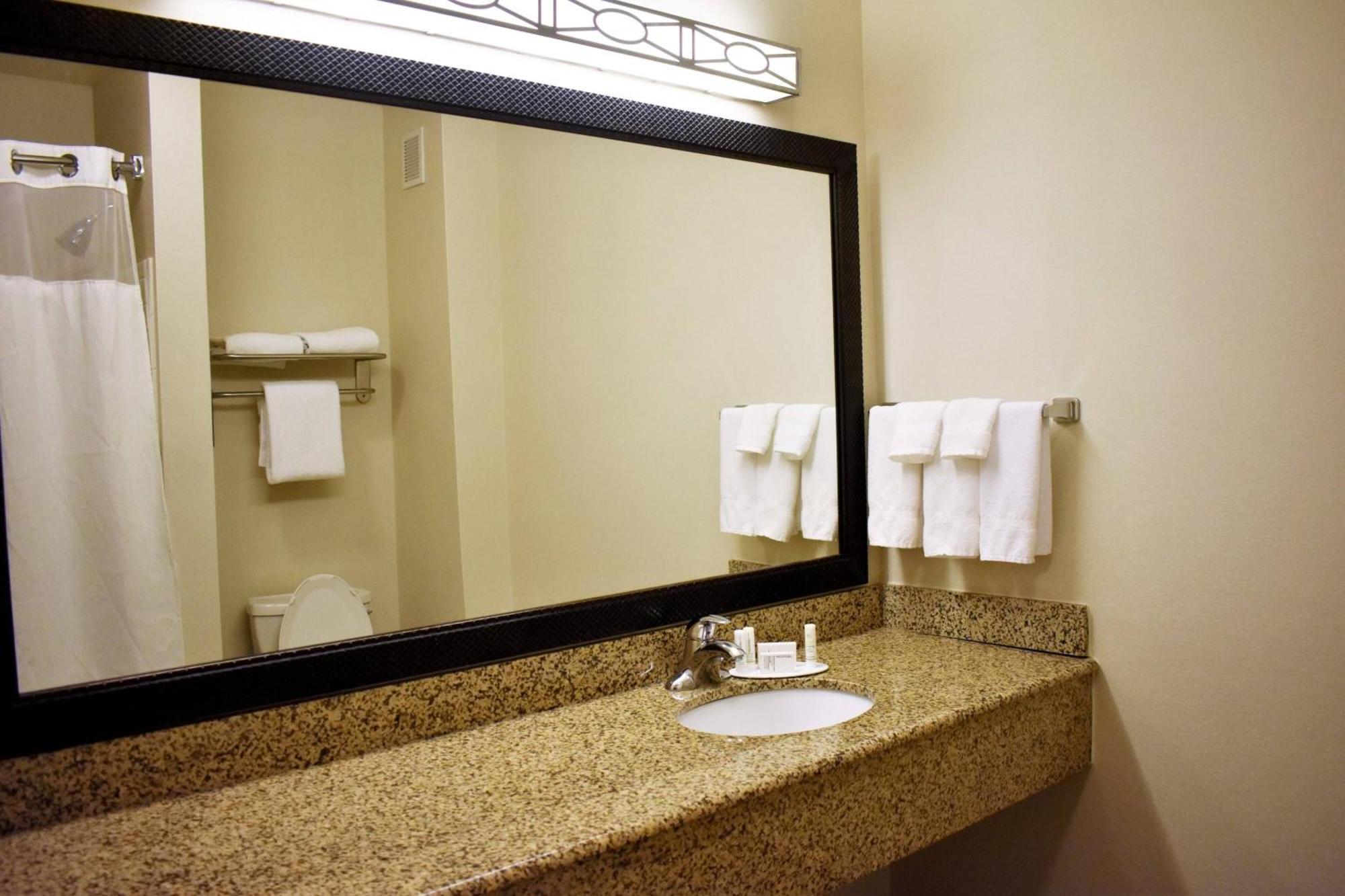 Fairfield Inn And Suites By Marriott Strasburg Shenandoah Valley Exterior foto